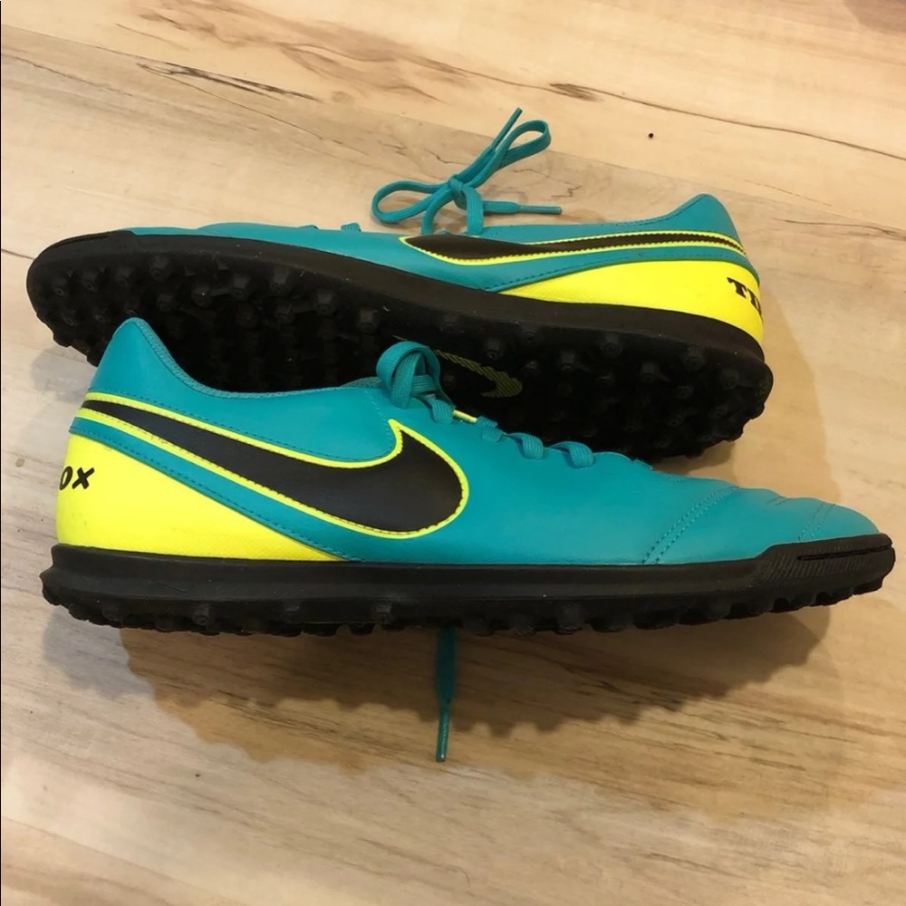 Nike Womens Indoor Soccer Cleats